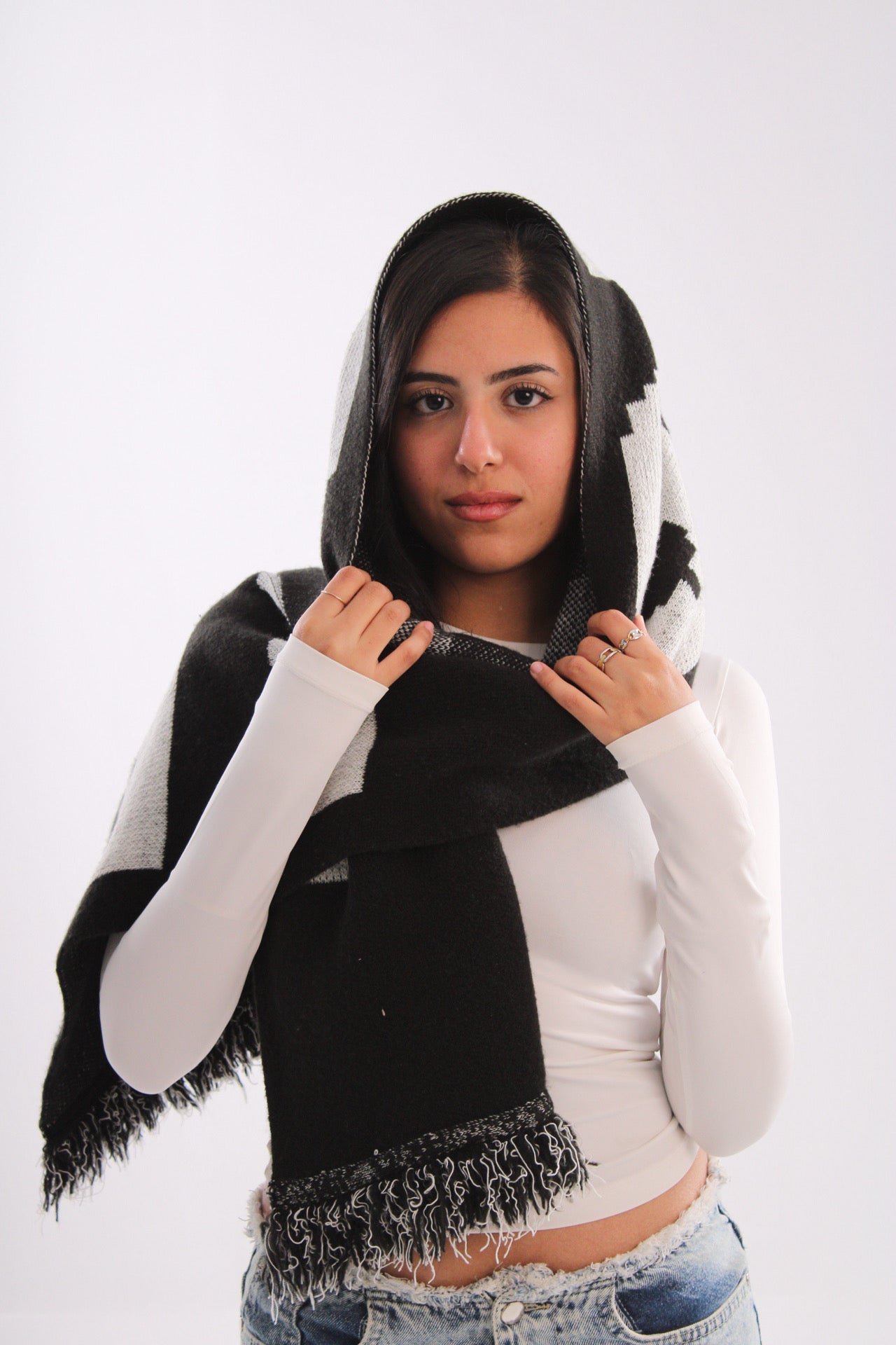 the “it girl” scarf - black